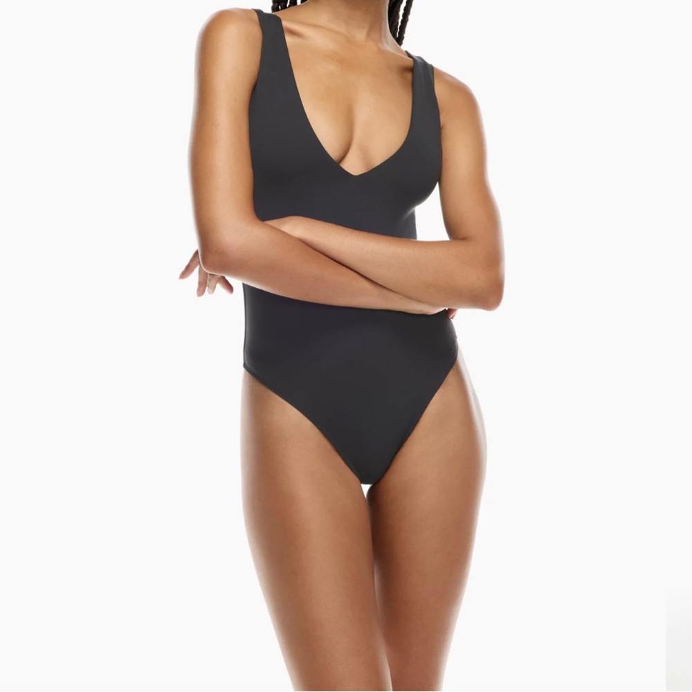 Babaton Contour V-Neck Bodysuit